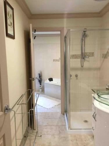 Self-Contained Cottage with Spa Bath - Forestview Cottage