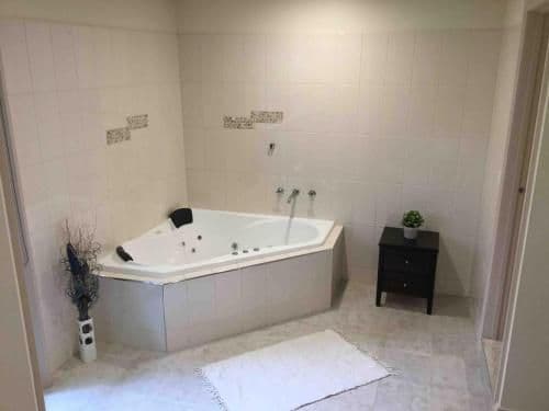 Self-Contained Cottage with Spa Bath - Forestview Cottage