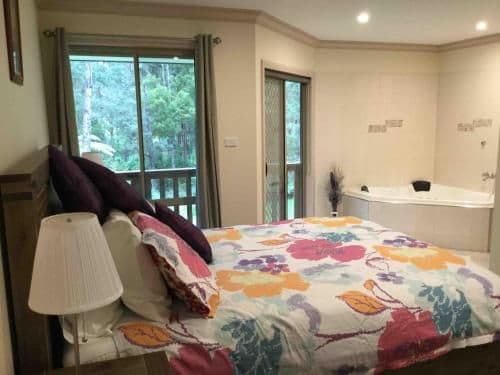 Self-Contained Cottage with Spa Bath - Forestview Cottage