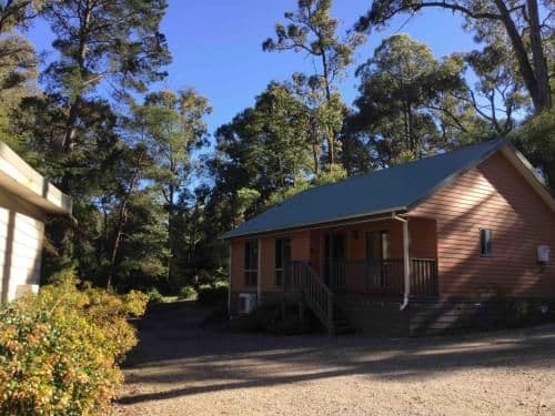 Self-Contained Cottage with Spa Bath - Redgum Cottage
