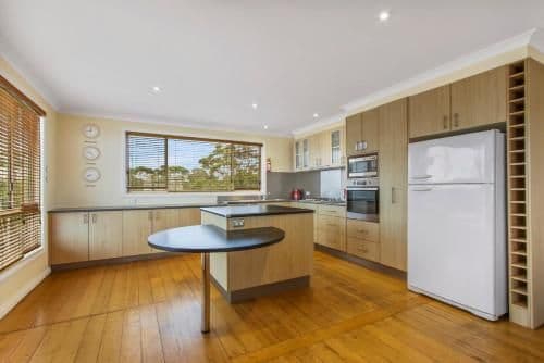 Lake Tyres Beach House