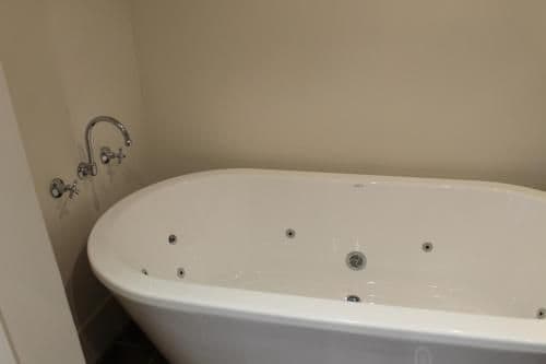 Banksia Suite with Spa Bath