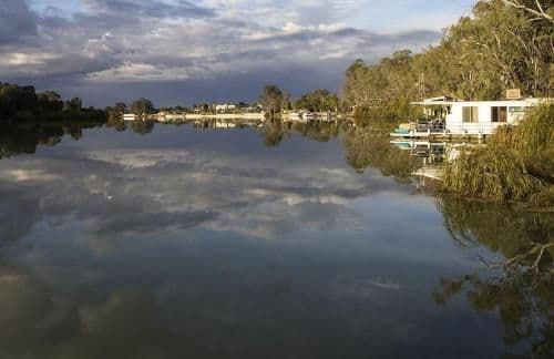 Four-Bedroom Houseboat - Moving Waters