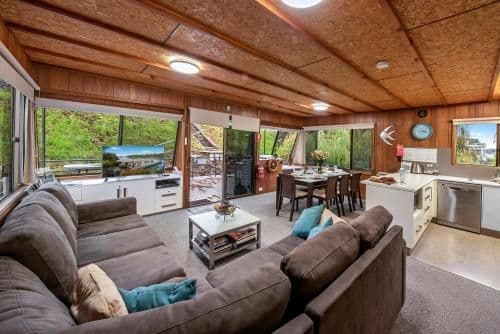 Three-Bedroom Houseboat - The Murray Dream