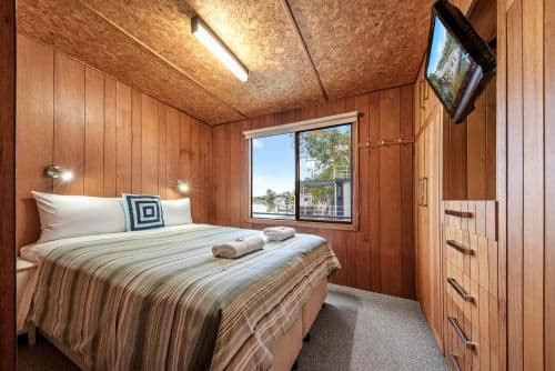Three-Bedroom Houseboat - The Murray Dream