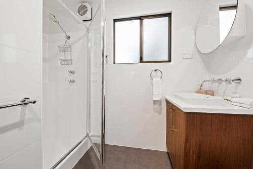 Three-Bedroom Houseboat - The Murray Dream