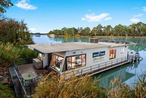 Three-Bedroom Houseboat - The Murray Dream