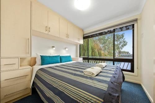 Four-Bedroom Houseboat - Moving Waters