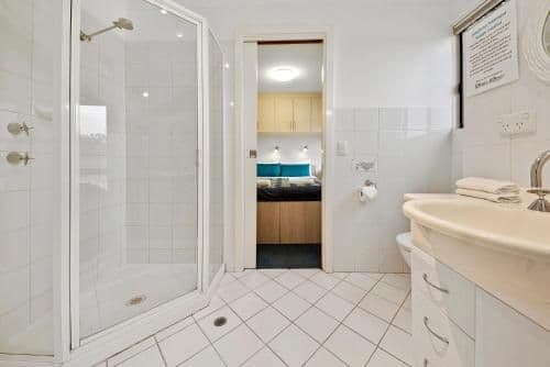 Four-Bedroom Houseboat - Moving Waters