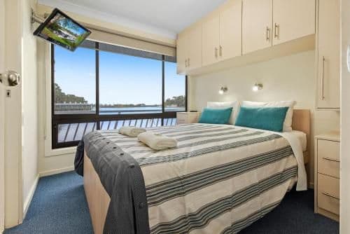 Four-Bedroom Houseboat - Moving Waters