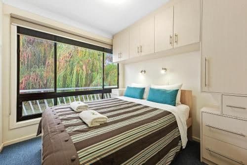 Four-Bedroom Houseboat - Moving Waters