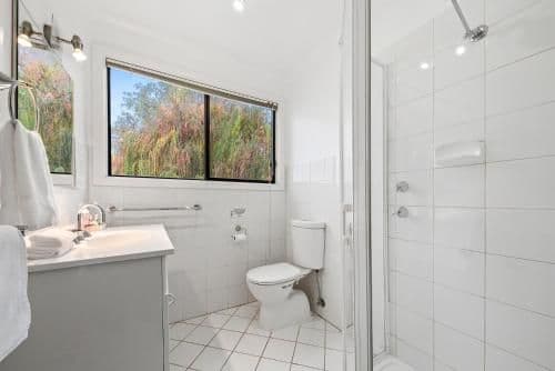 Four-Bedroom Houseboat - Moving Waters
