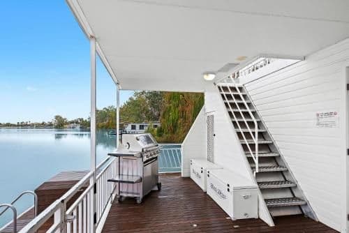 Four-Bedroom Houseboat - Moving Waters