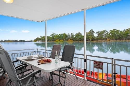 Four-Bedroom Houseboat - Moving Waters