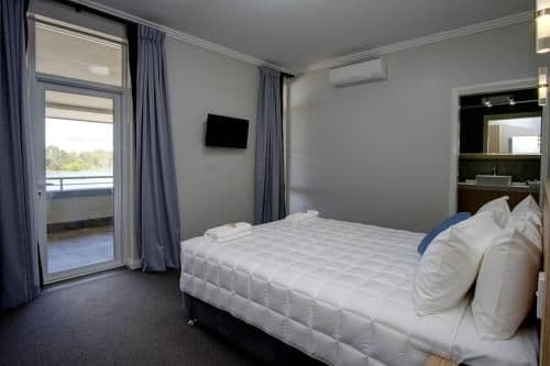 Queen Room with Lake View
