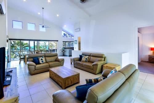 4 bedroom apartment with sea view - Apartment 4