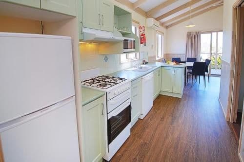Deluxe 2 Bedroom Cabin - Sleeps 6