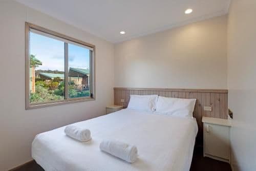 Deluxe 2 Bedroom Cabin - Sleeps 5
