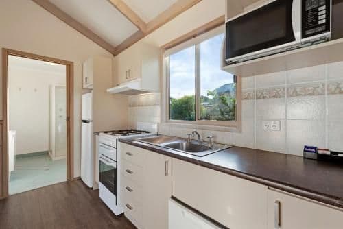 Deluxe 2 Bedroom Cabin - Sleeps 5