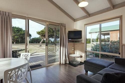 Deluxe 2 Bedroom Cabin - Sleeps 5