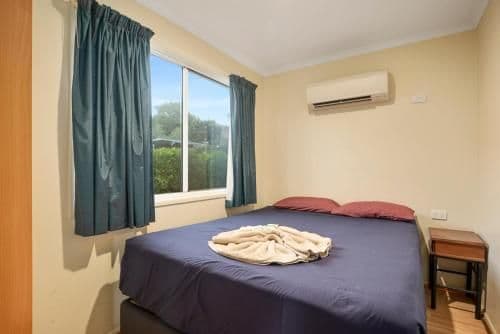 Deluxe 2 Bedroom Cabin - Sleeps 5
