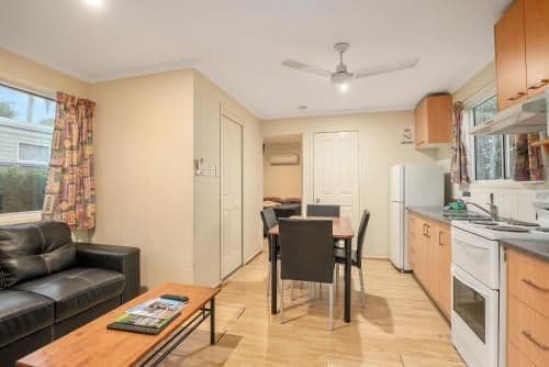 Deluxe 2 Bedroom Cabin - Sleeps 5