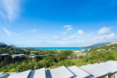 Three Bedroom Ocean View Penthouse with Jacuzzi