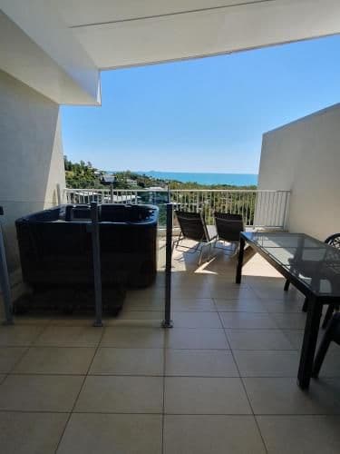 Three Bedroom Ocean View Penthouse with Jacuzzi