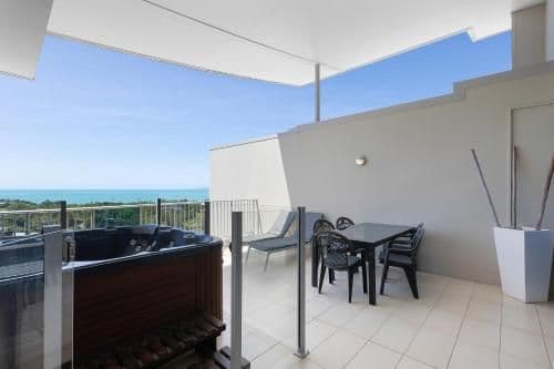 Three Bedroom Ocean View Penthouse with Jacuzzi