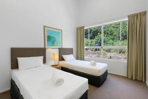 Three Bedroom Ocean View Penthouse with Jacuzzi