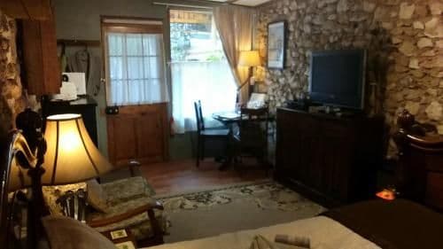 Double Room with Shared Bathroom - The Old Workshop