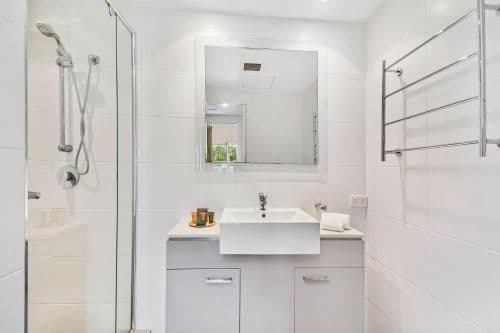 Deluxe Two-Bedroom Apartment with Garden View
