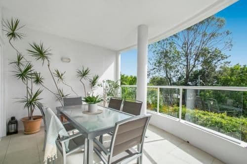 Deluxe Two-Bedroom Apartment with Garden View