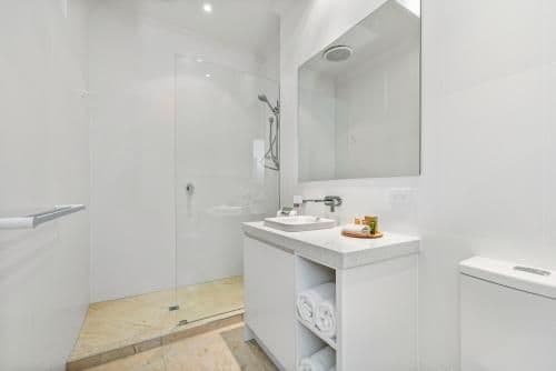 Deluxe Two-Bedroom Apartment with Garden View