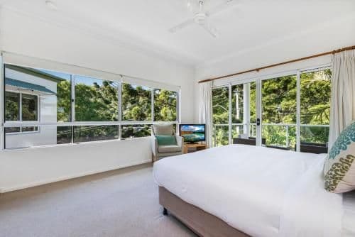 Deluxe Two-Bedroom Apartment with Garden View