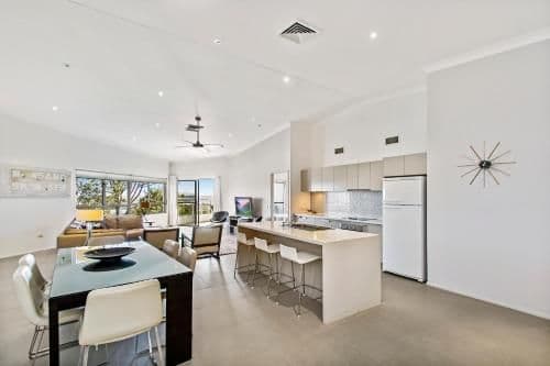 Deluxe Two-Bedroom Apartment with Ocean View