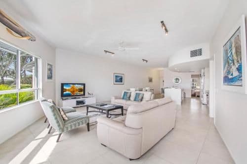 Deluxe Two-Bedroom Apartment with Garden View