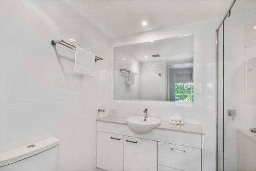 Deluxe Two-Bedroom Apartment with Garden View