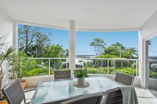 Deluxe Two-Bedroom Apartment with Garden View