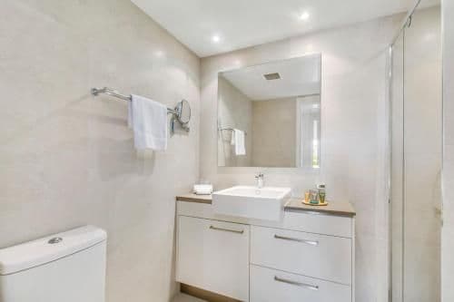 Deluxe Two-Bedroom Apartment with Ocean View