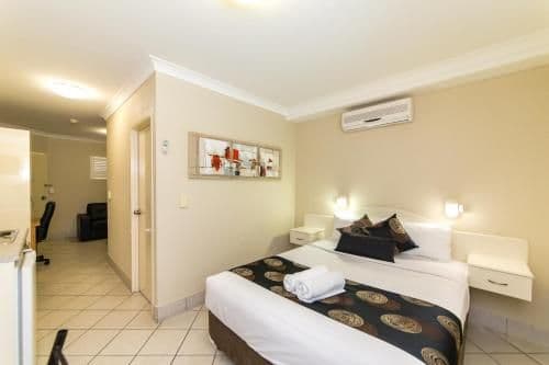Executive Queen Suite with Sofa