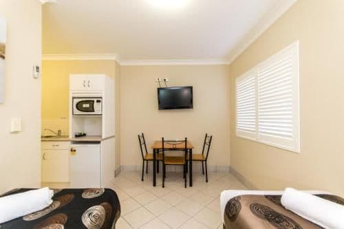 Deluxe Queen Room with Two Single Beds