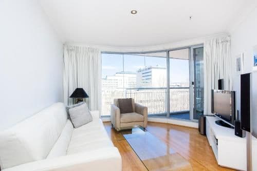 Luxury One-Bedroom Apartment - City