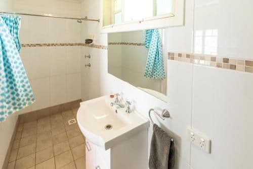 Standard Room - Sleeps 2 (Escarpment View)