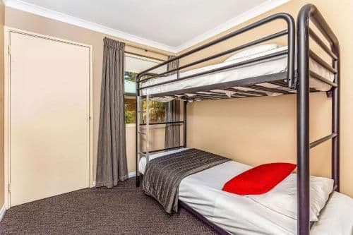 Three Bedroom Spa Apartment (Full Kitchen and Laundry)