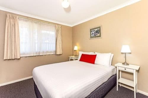 Three Bedroom Spa Apartment (Full Kitchen and Laundry)