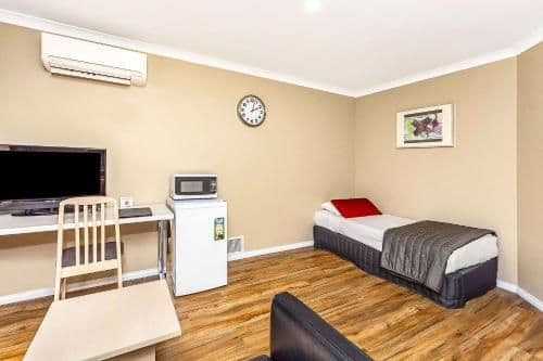 Three Bedroom Spa Apartment (Full Kitchen and Laundry)
