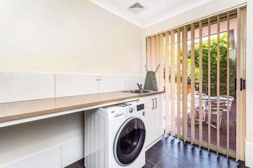 Three Bedroom Spa Apartment (Full Kitchen and Laundry)