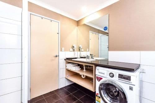 Two Bedroom Apartment (Full Kitchen and Laundry)