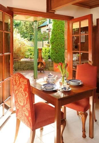 Queen Suite - Oak